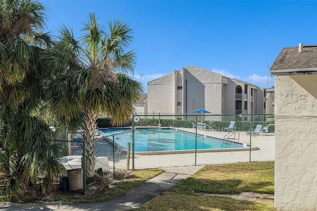 view of swimming pool