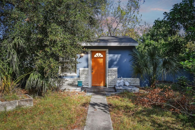 view of exterior entry at dusk