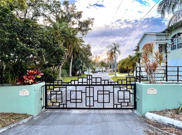 view of gate featuring a lawn