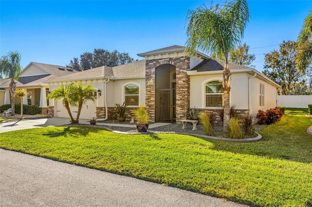 view of front of home featuring a front lawn