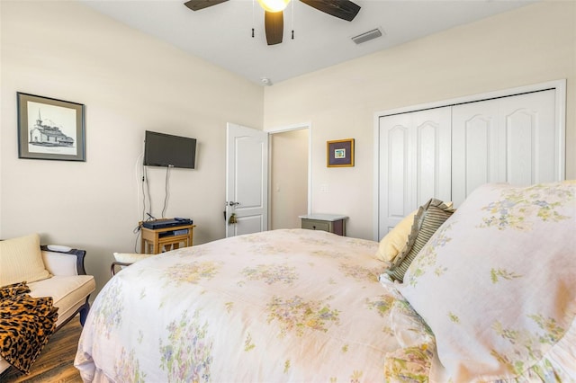 bedroom featuring ceiling fan, wood-type flooring, and a closet