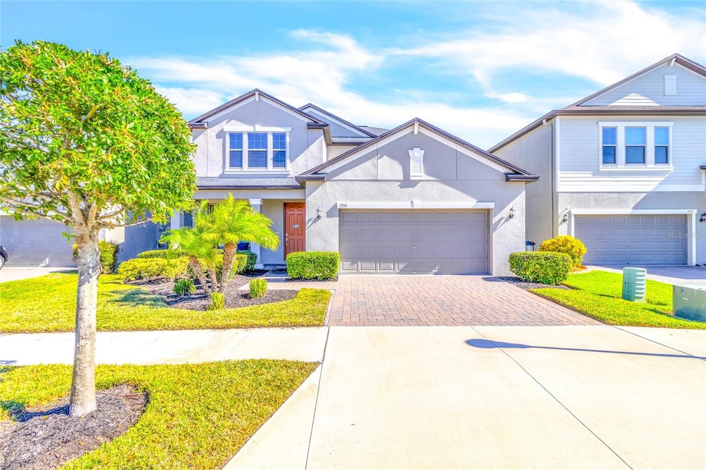 view of front of property with a front yard