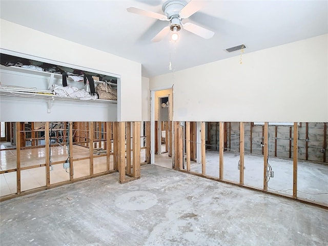 unfurnished room featuring ceiling fan