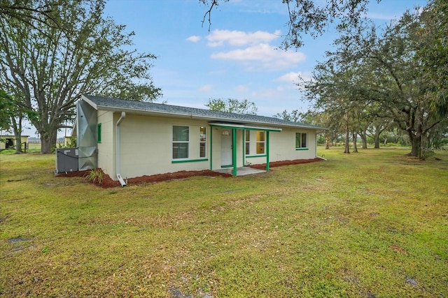 ranch-style home with a front lawn