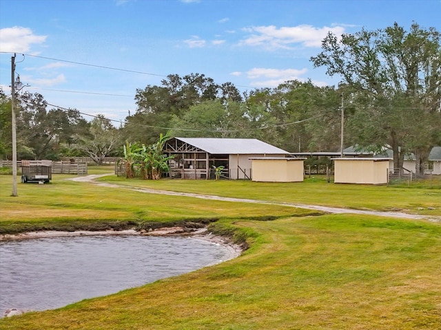 view of yard with an outdoor structure