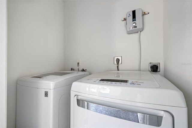 laundry room with washing machine and clothes dryer