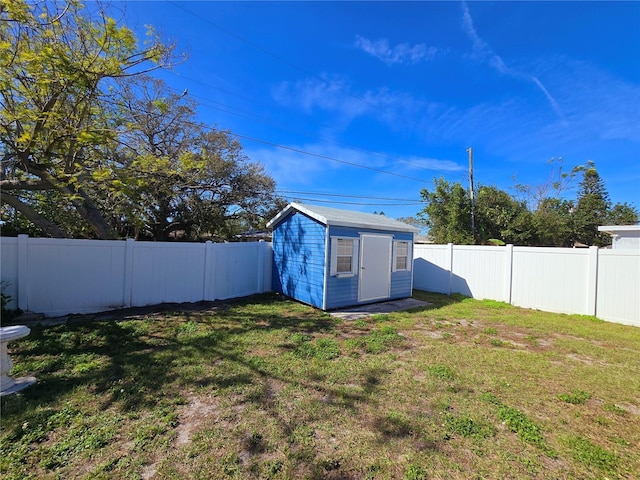 view of yard with a storage shed