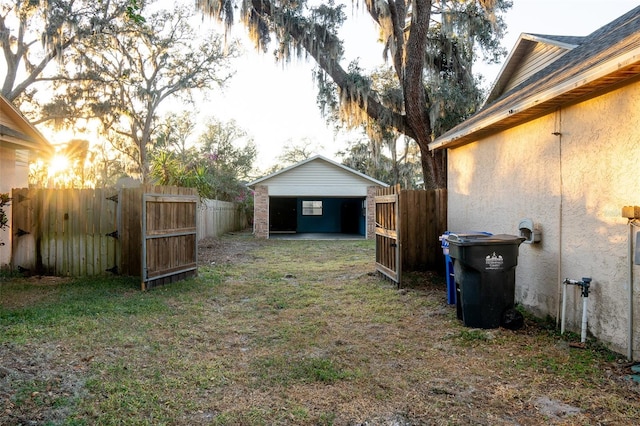 view of yard with an outdoor structure