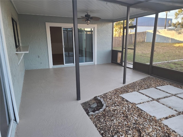 sunroom with ceiling fan