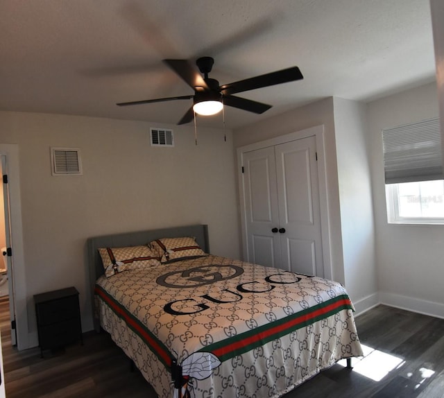 bedroom with ceiling fan, dark hardwood / wood-style floors, and a closet