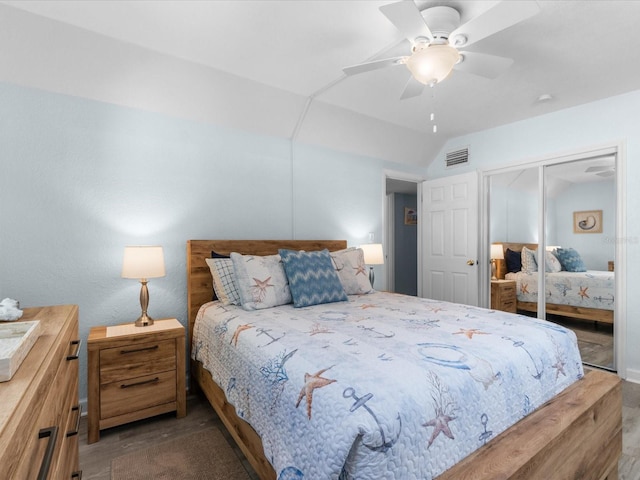 bedroom with hardwood / wood-style flooring, ceiling fan, and a closet