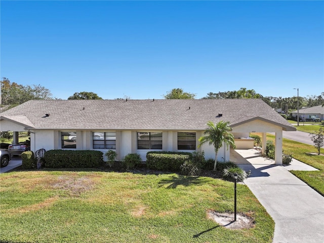 ranch-style home featuring a front lawn