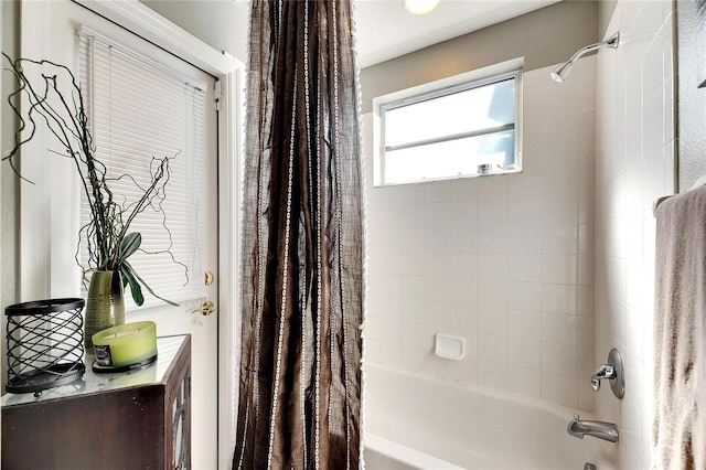 bathroom featuring shower / bath combo