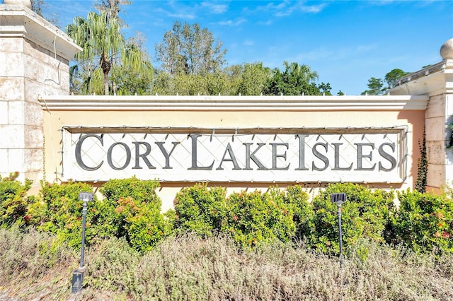 view of community / neighborhood sign