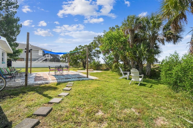 view of yard featuring a patio area