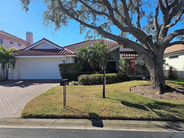 view of front of house featuring a front yard and a garage