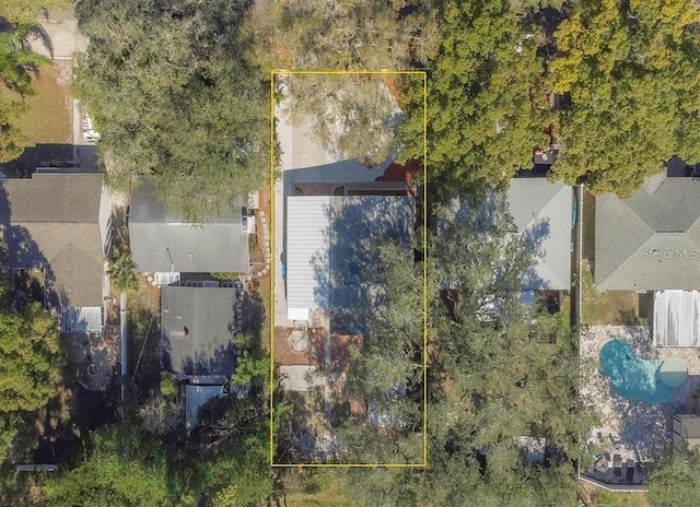 1428 Illinois Ave, Palm Harbor, FL 34683 - aerial view of property and surrounding area with property boundaries highlighted and a pool area