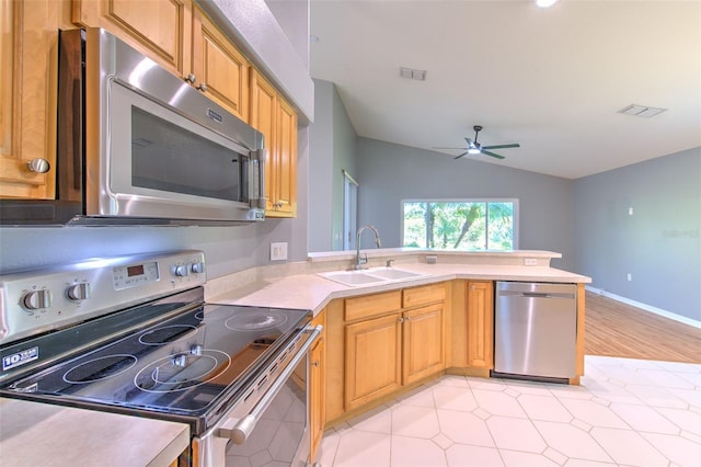 kitchen with ceiling fan, sink, stainless steel appliances, light hardwood / wood-style floors, and lofted ceiling