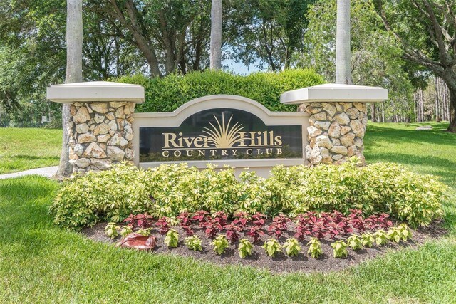 3125 Bent Creek Dr, Valrico, FL 33596 - community sign with a yard