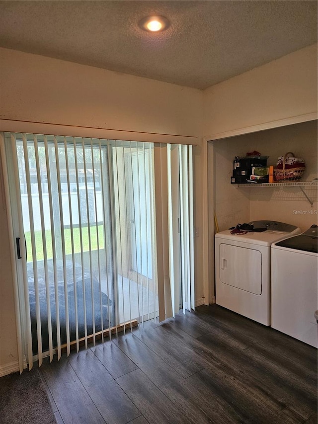 1252 Costa Mesa Dr, Wesley Chapel, FL 33543 - laundry area with washing machine and clothes dryer, dark wood-type flooring, and a textured ceiling