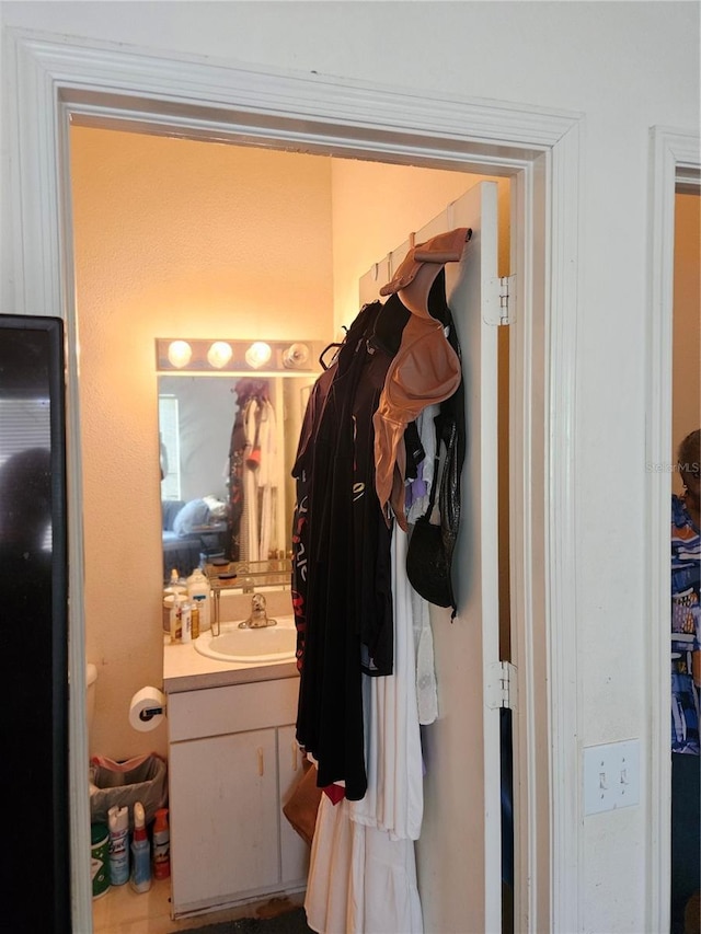1252 Costa Mesa Dr, Wesley Chapel, FL 33543 - bathroom featuring vanity