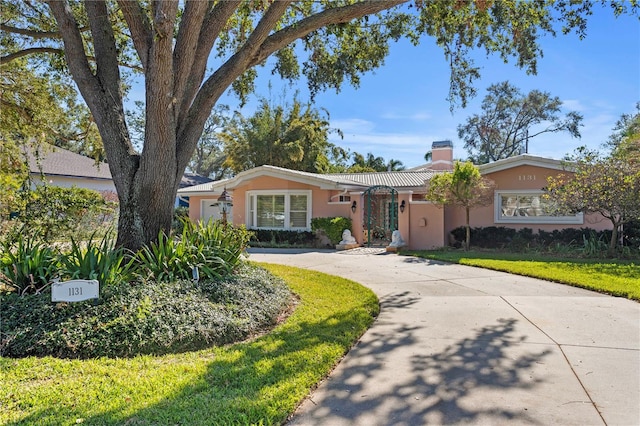 single story home with a front lawn