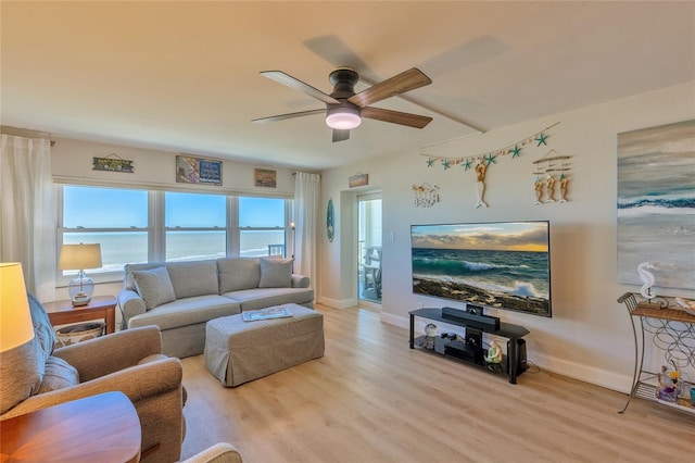 living room with light hardwood / wood-style floors and ceiling fan