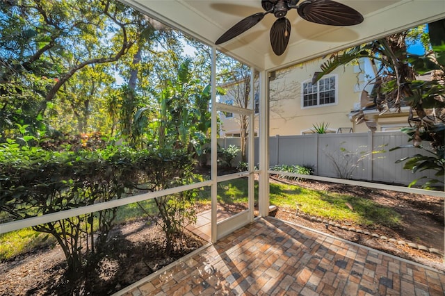 sunroom with ceiling fan