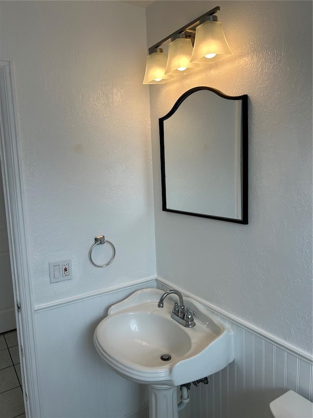 10170 64th Ave, Seminole, FL 33772 - bathroom with a wainscoted wall, a sink, and tile patterned floors