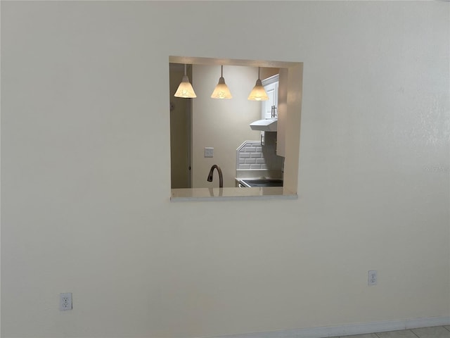 10170 64th Ave, Seminole, FL 33772 - detailed view of under cabinet range hood