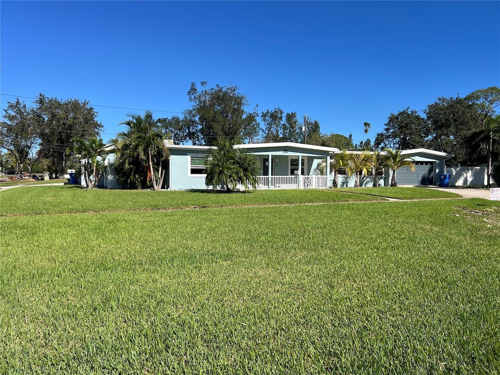 view of front of home featuring a porch and a front yard