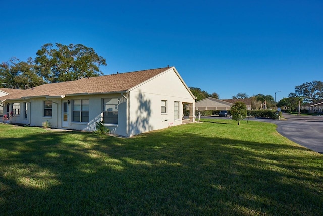 view of side of property featuring a yard