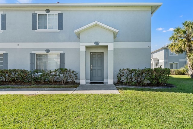 view of front of home featuring a front lawn