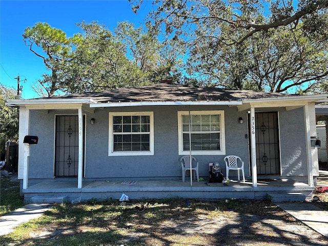 ranch-style house with covered porch