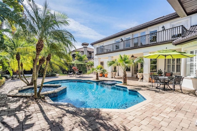 view of pool with an in ground hot tub and a patio