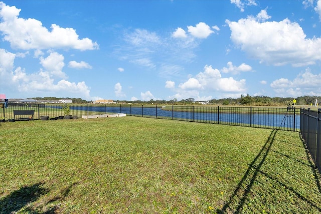 view of yard featuring a water view