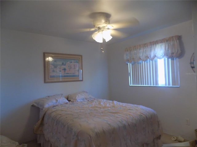 bedroom with ceiling fan