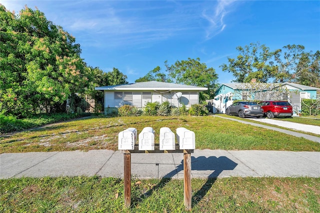 single story home with a front lawn