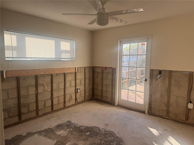 empty room featuring ceiling fan