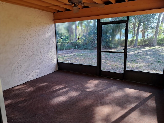 unfurnished sunroom with plenty of natural light and ceiling fan