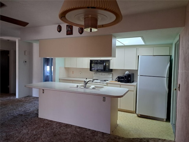 kitchen featuring white appliances, a kitchen island with sink, white cabinets, sink, and decorative backsplash