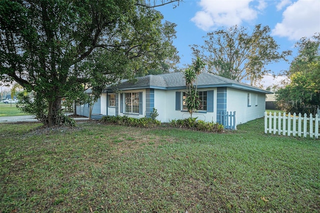 single story home with a front yard