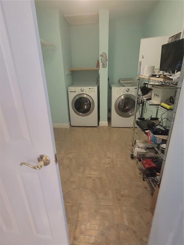 washroom featuring washing machine and clothes dryer