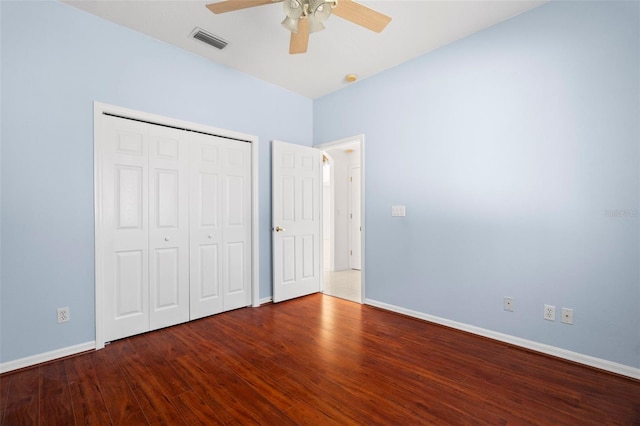 unfurnished bedroom featuring ceiling fan, wood-type flooring, and a closet