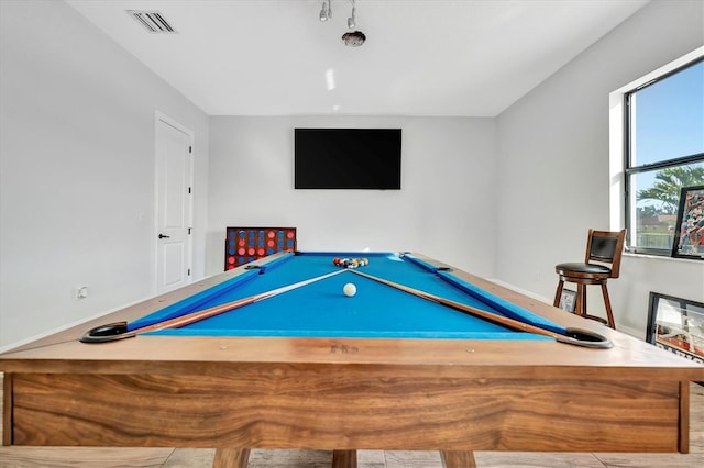 playroom featuring pool table