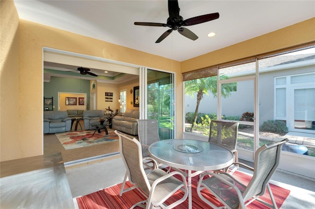 sunroom with ceiling fan