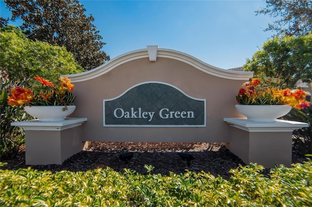 view of community / neighborhood sign