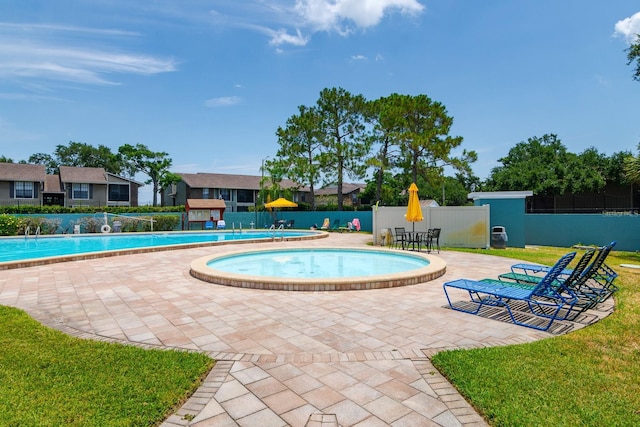 view of pool featuring a patio area and a jacuzzi