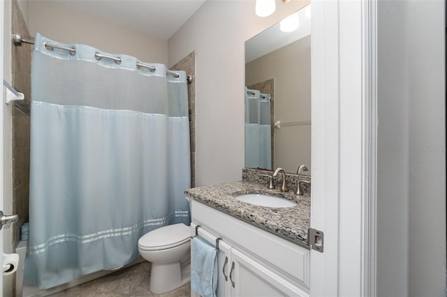 bathroom featuring a shower with shower curtain, vanity, and toilet