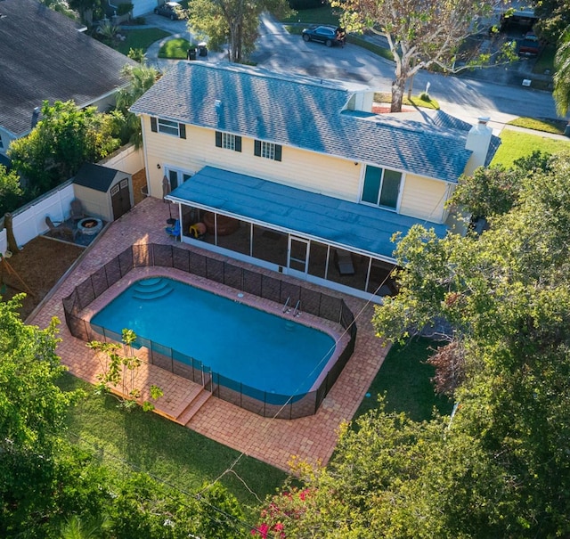 view of swimming pool